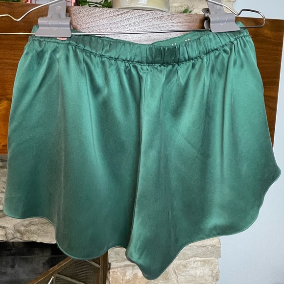 SOLD OUT Washable Silk Set LUNYA S/M NWOT - Picture 5 of 10